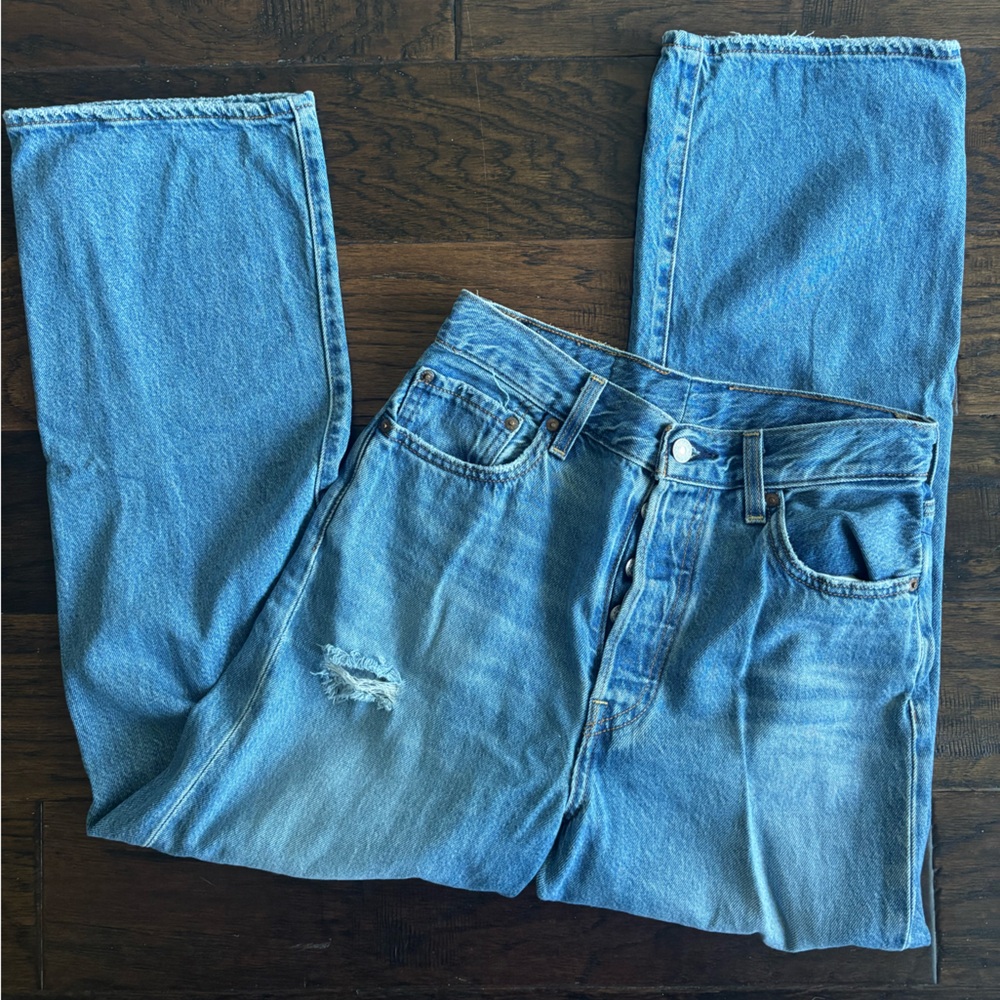 Straight Leg Ripped Levi’s Jeans